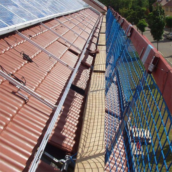 Layher Solarbauer-Schutzwand 10 m | Solargerüst und Fallschutz